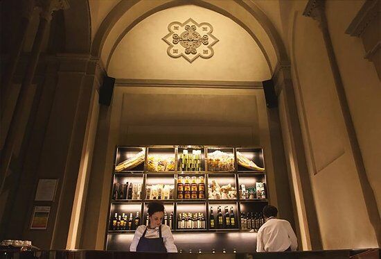 La Maison Restaurant & Lounge